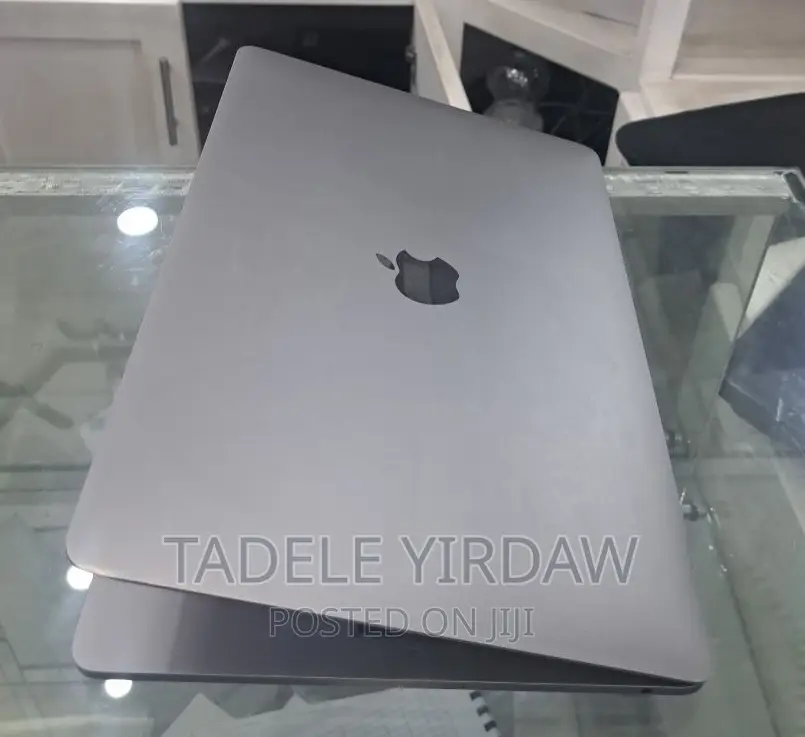 New Laptop Apple MacBook Pro 2017 8GB Intel Core I5 SSD 256GB