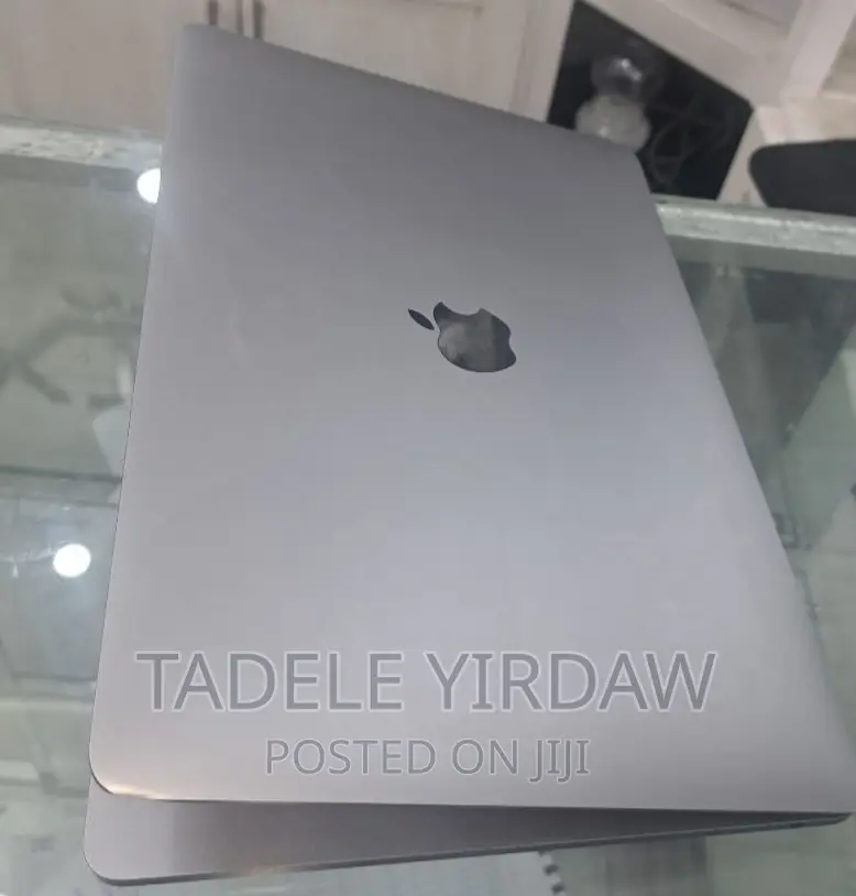 New Laptop Apple MacBook Pro 2017 8GB Intel Core I5 SSD 256GB