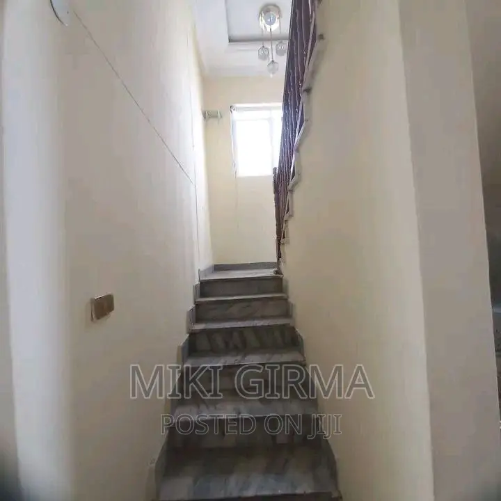 4bdrm House in ፊጋ, Bole for sale