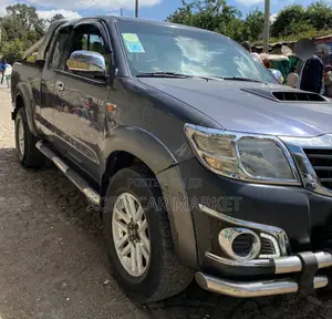 Toyota Hilux 2013 Silver