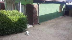 4bdrm House in የግል Old Villa መገናኛ, Bole for sale