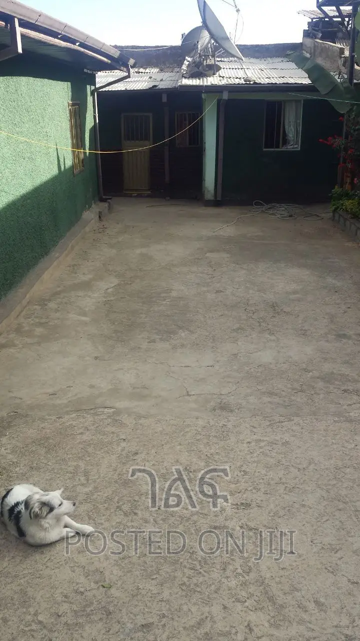 4bdrm House in የግል Old Villa መገናኛ, Bole for sale
