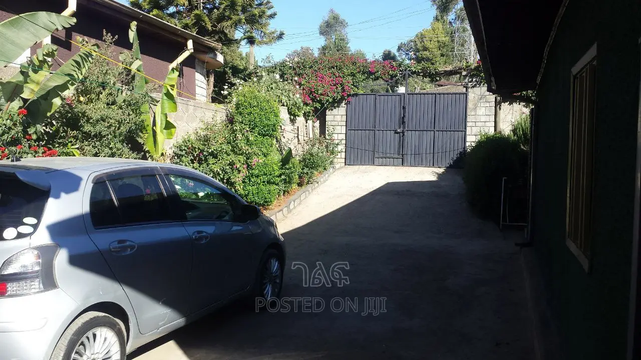 4bdrm Villa in 📍አስቸኳይ የሚሸጥ ፈራሽ ቤት, Bole for sale