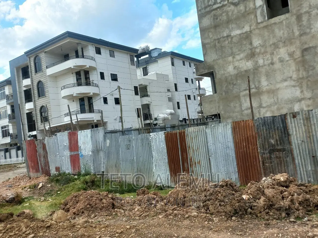 የሚሸጥ ቦታ አያት ለሁለት መቆርጥ የሚችል