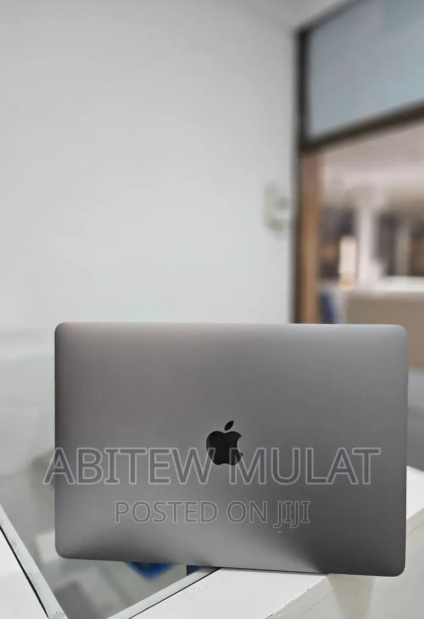 New Laptop Apple MacBook Pro 2017 8GB Intel Core I5 SSD 256GB