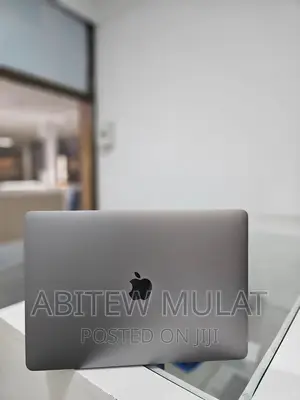 New Laptop Apple MacBook Pro 2017 8GB Intel Core I5 SSD 256GB