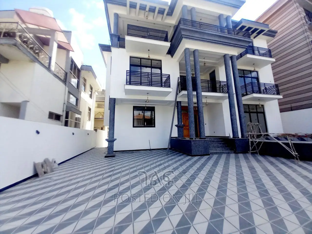 9bdrm House in !በአስቸኳይ የሚሸጥ 500ካሬ, Bole for sale