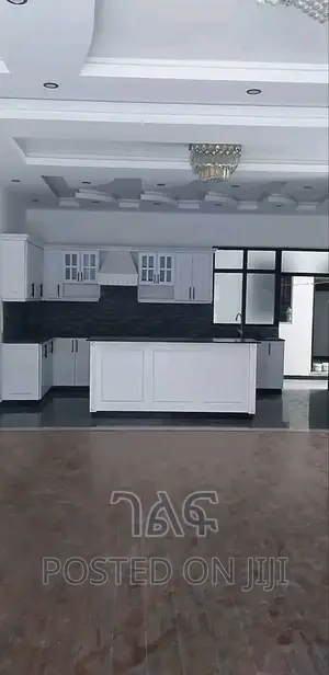 9bdrm House in !በአስቸኳይ የሚሸጥ 500ካሬ, Bole for sale