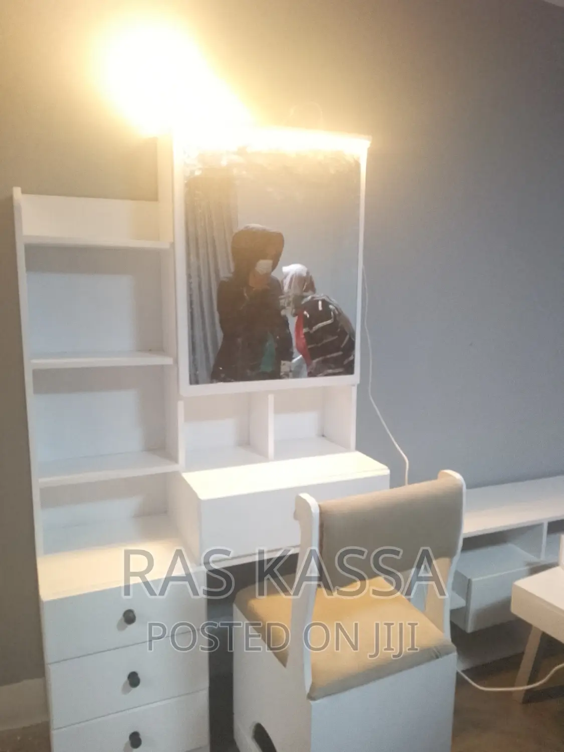 1 M ድሬሲንግ ከነ ወንበሩ