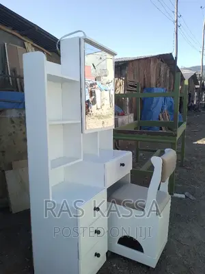 1 M ድሬሲንግ ከነ ወንበሩ