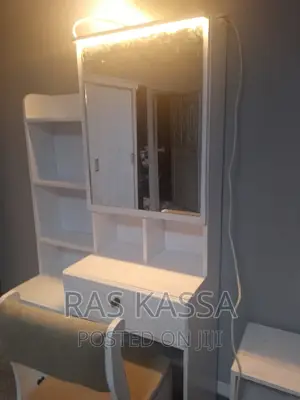 1 M ድሬሲንግ ከነ ወንበሩ