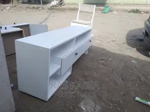 1.50 ቲቪ እስታንድ