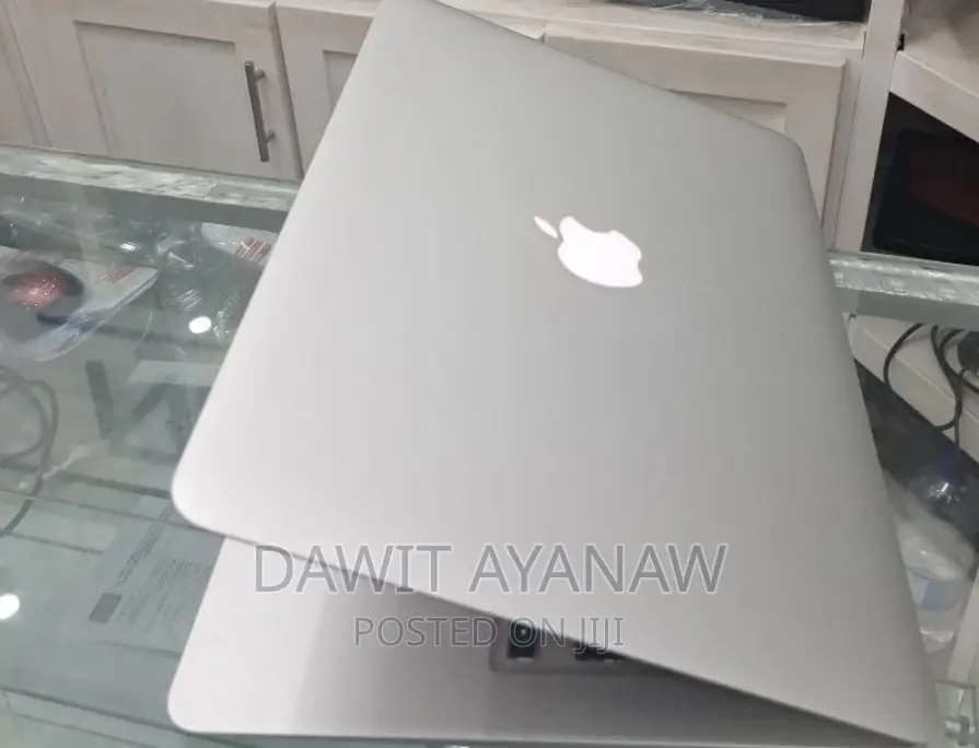 New Laptop Apple MacBook 2015 8GB Intel Core i5 SSD 256GB