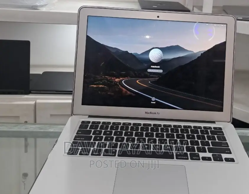 New Laptop Apple MacBook 2015 8GB Intel Core i5 SSD 256GB