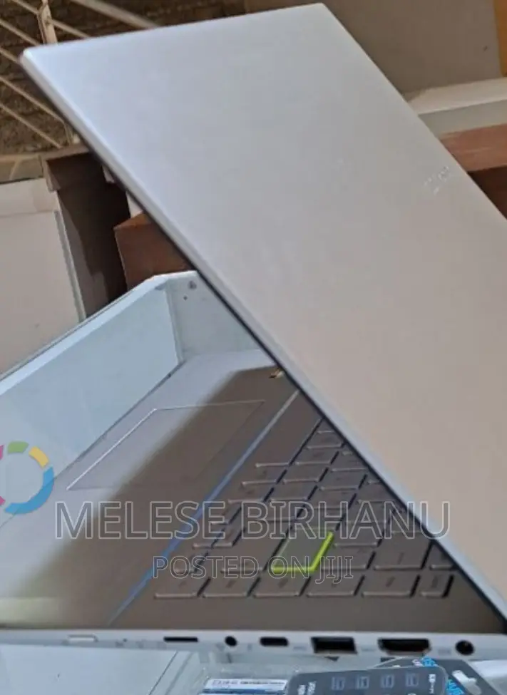 New Laptop Asus VivoBook E12 E203NA 8GB Intel Core I5 SSD 512GB