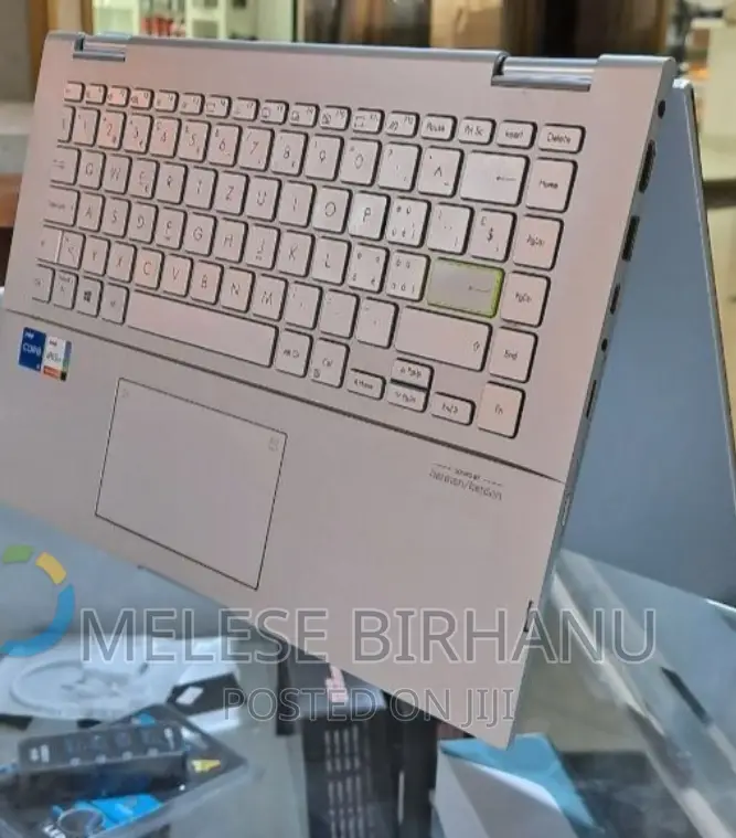 New Laptop Asus VivoBook E12 E203NA 8GB Intel Core I5 SSD 512GB