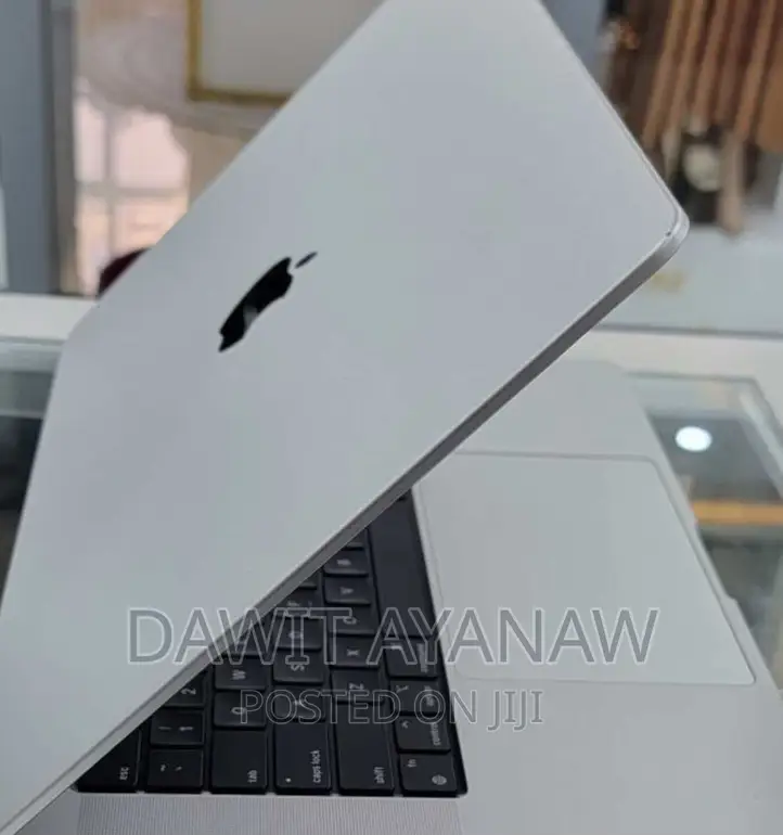 New Laptop Apple MacBook Pro M1 16GB Apple M1 Pro SSD 1T