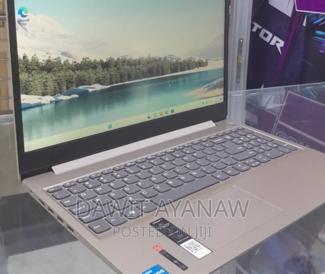 New Laptop Lenovo 8GB Intel Core I3 SSD 256GB