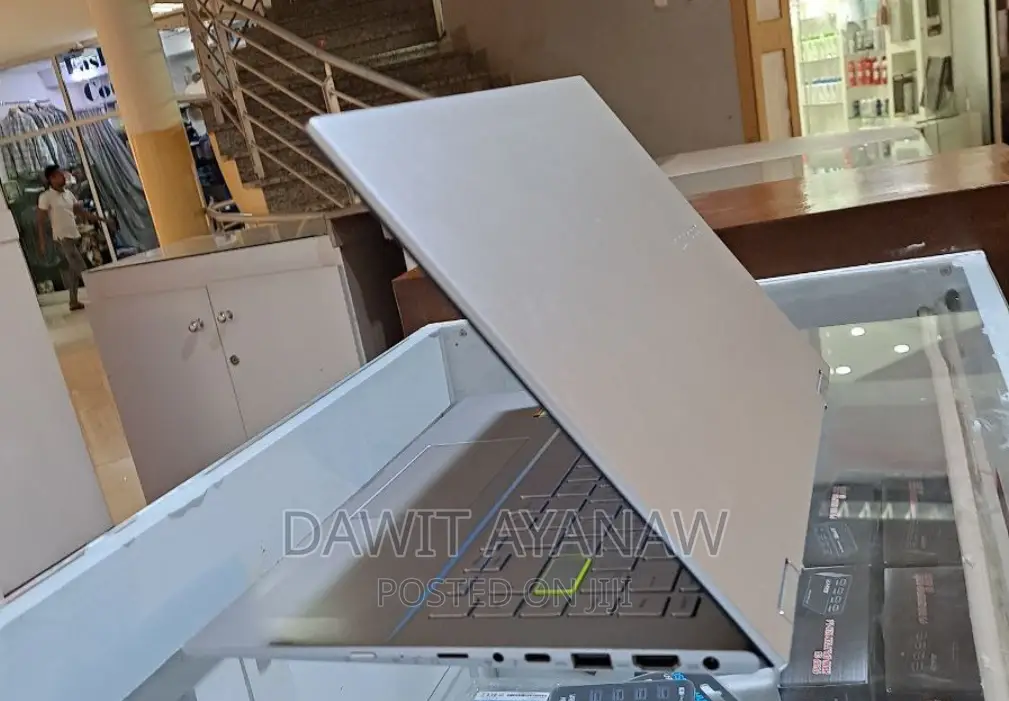 New Laptop Asus VivoBook 15 X505BA 8GB Intel Core I5 SSD 512GB