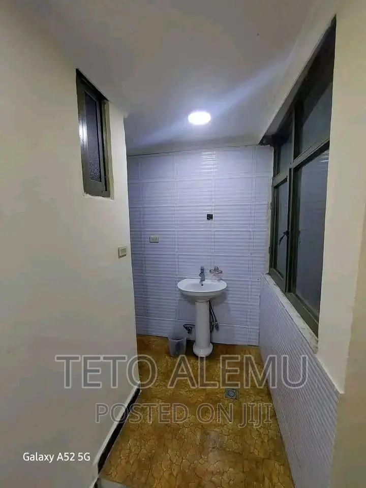 5bdrm House in የሚሸጥ ቤት ጉርድ ሾላ, Bole for sale