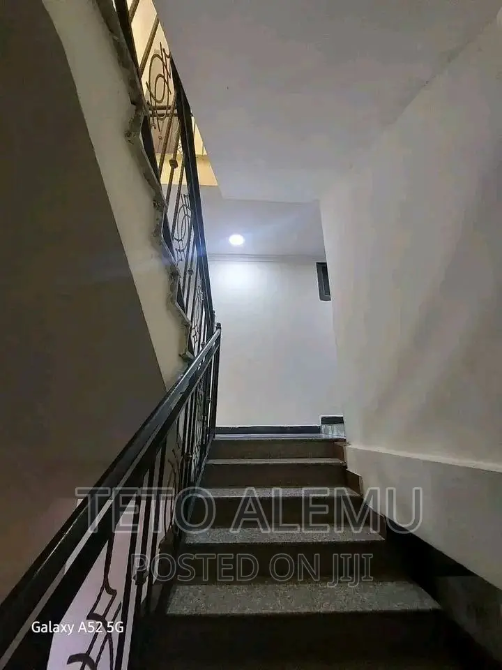 5bdrm House in የሚሸጥ ቤት ጉርድ ሾላ, Bole for sale