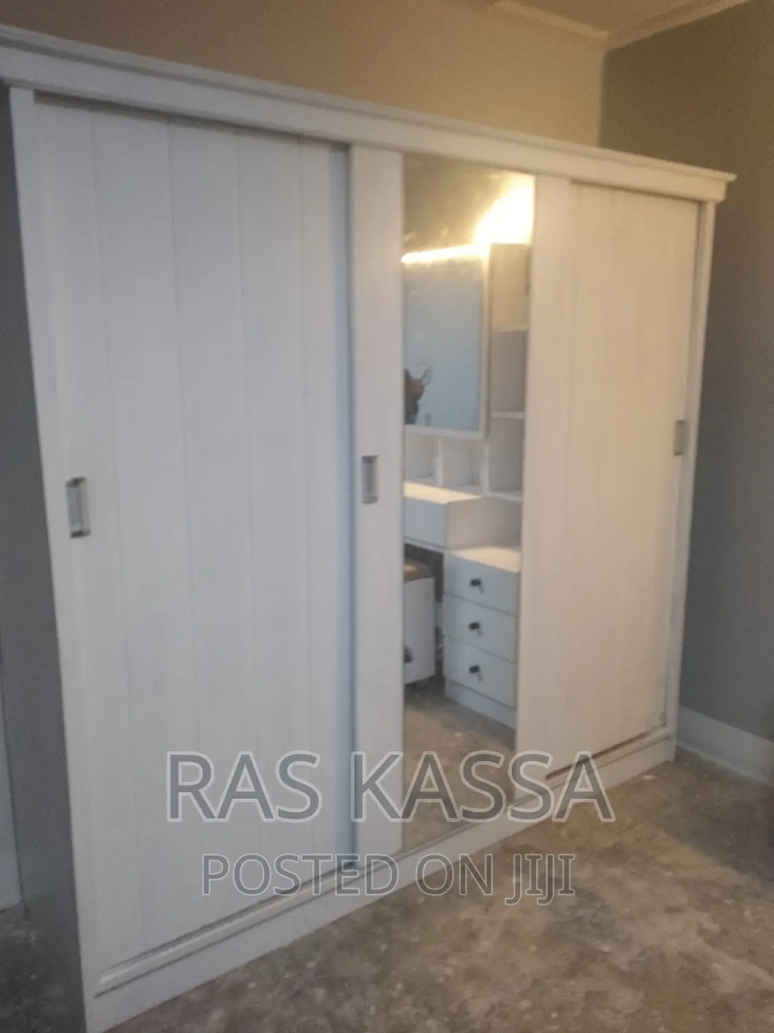 2 ሜትር ተንሸራታች ቁም ሳጥን