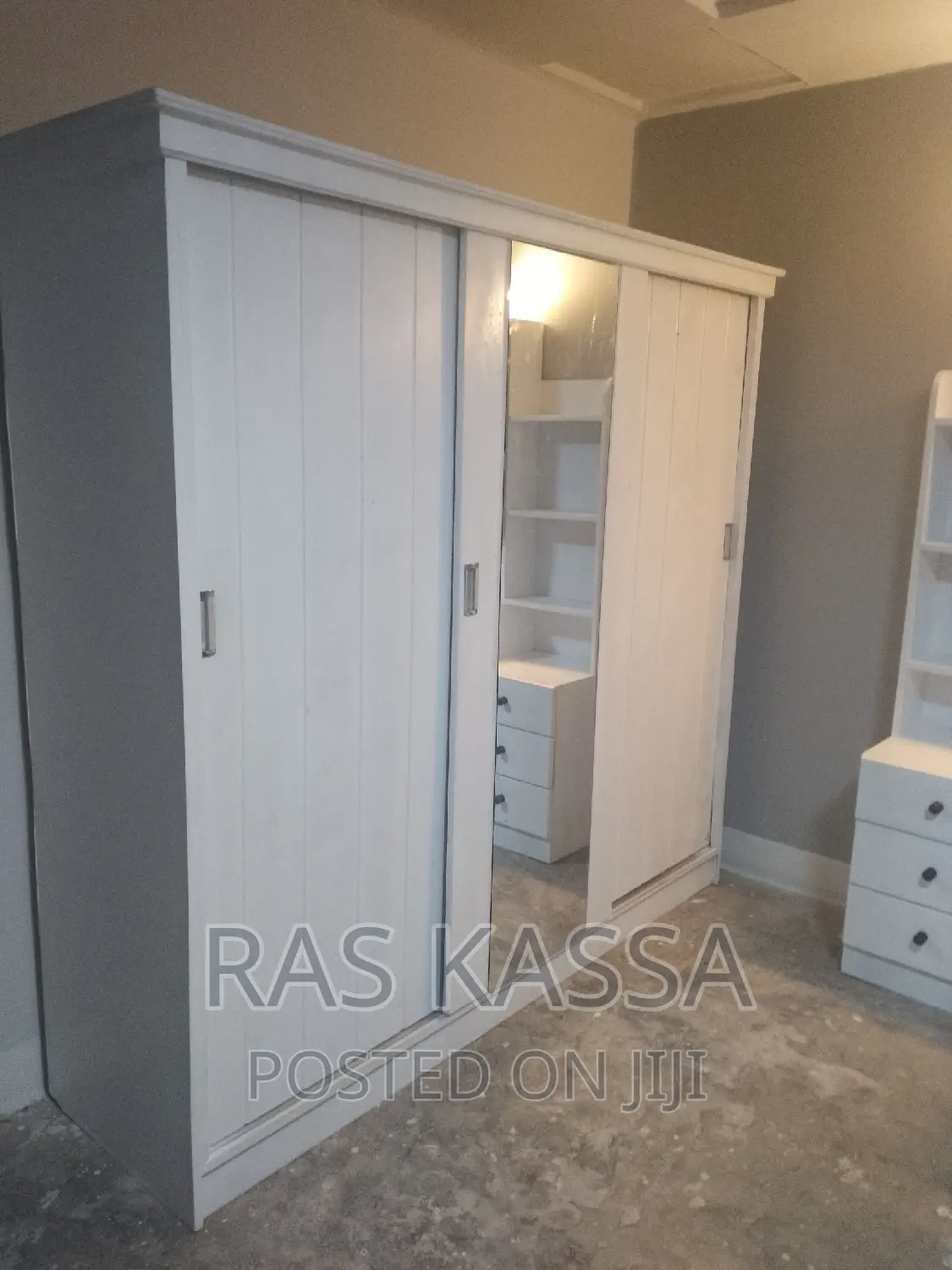 2 ሜትር ተንሸራታች ቁም ሳጥን