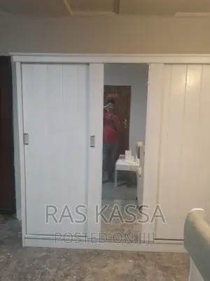 2 ሜትር ተንሸራታች ቁም ሳጥን