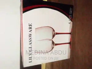 A Luxury Lily Wine Glass