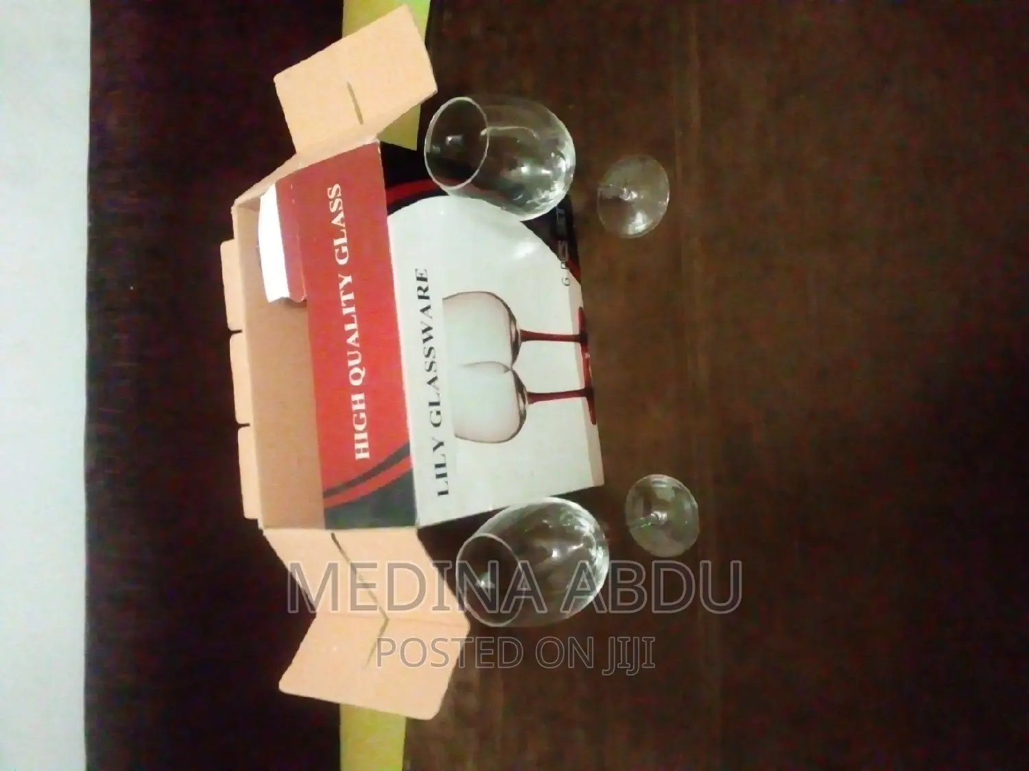 A Luxury Lily Wine Glass