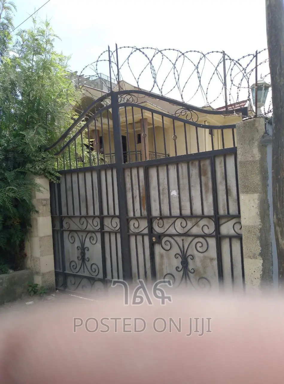 5bdrm House in አስቸኳይ ሽያጭ አያት ዞን, Bole for sale