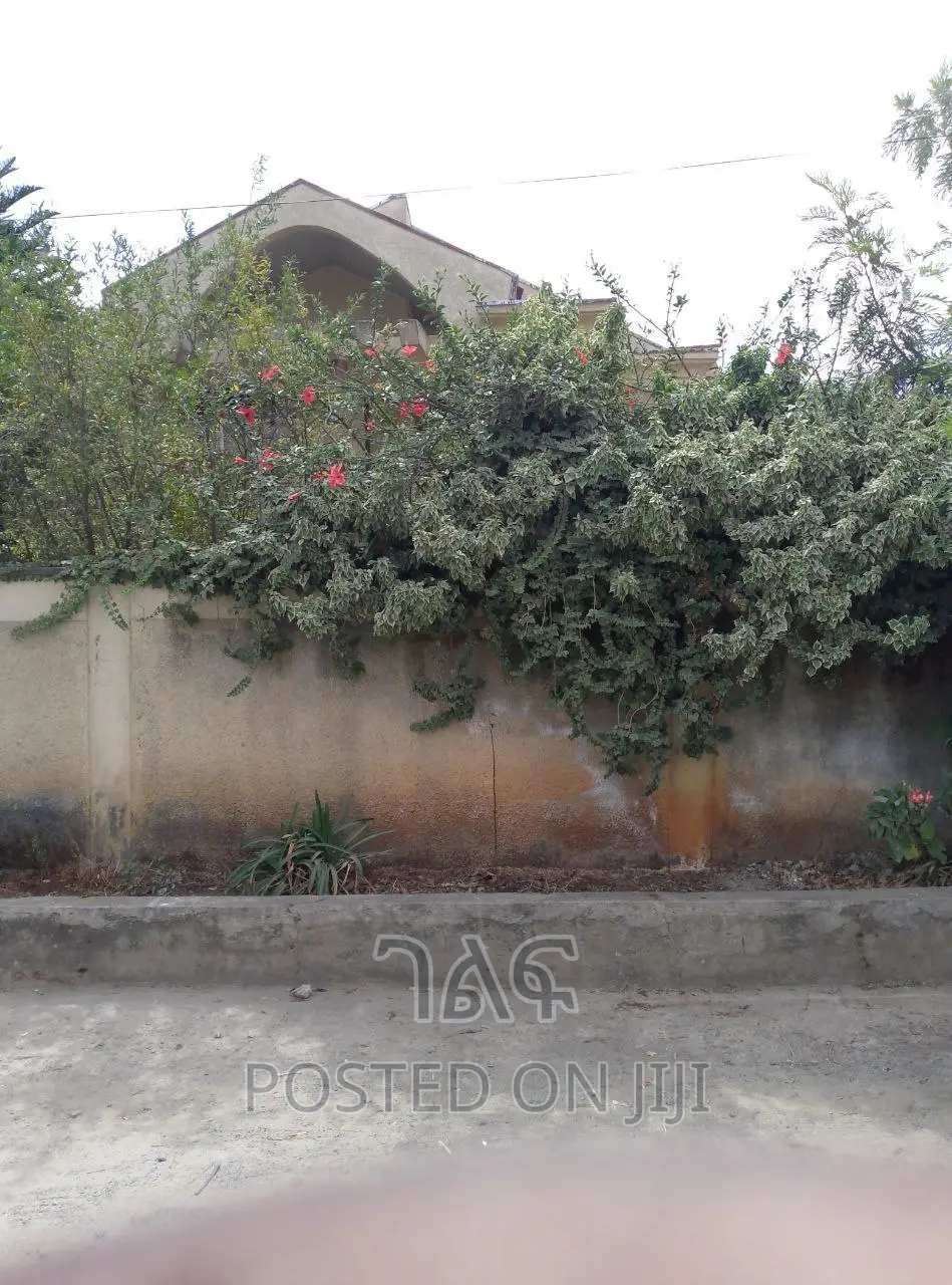 5bdrm House in አስቸኳይ ሽያጭ አያት ዞን, Bole for sale