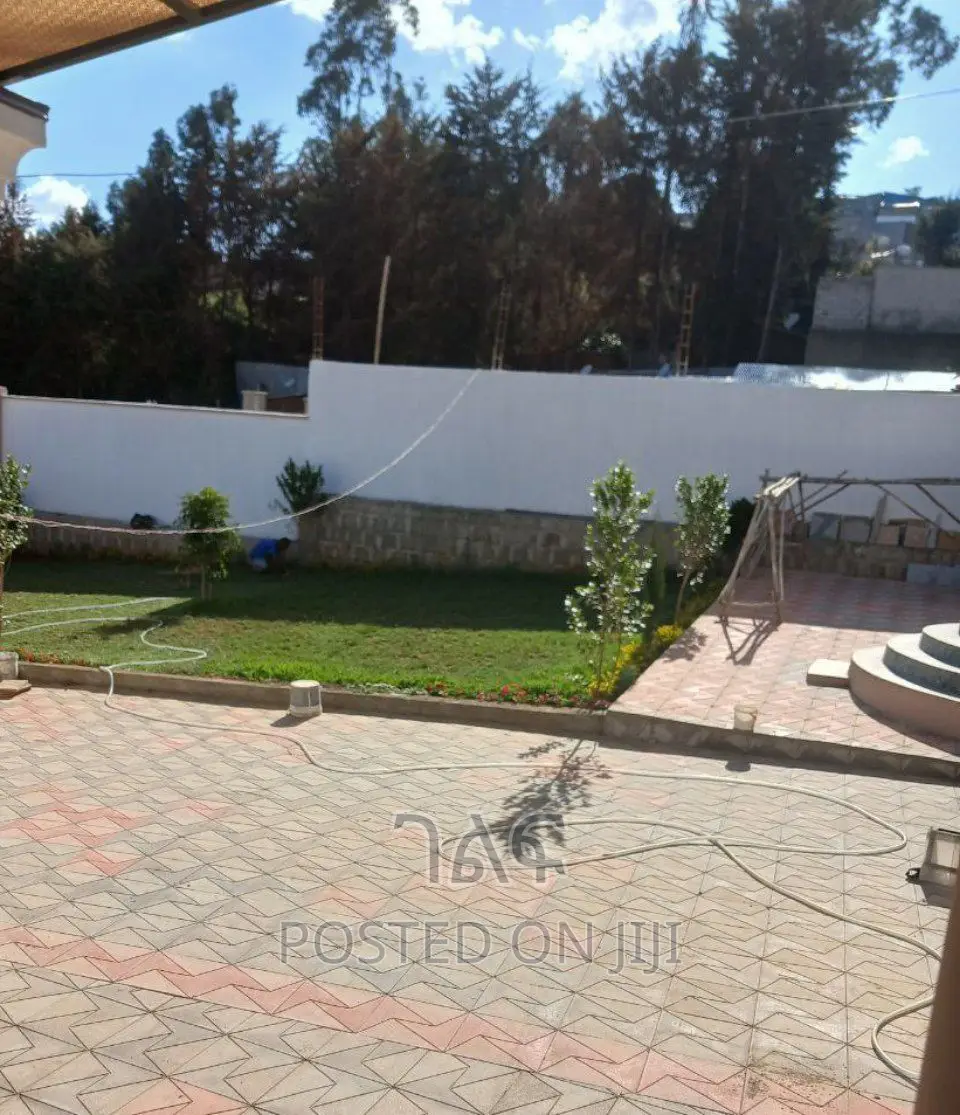 5bdrm House in አስቸኳይ ሽያጭ አያት ዞን, Bole for sale