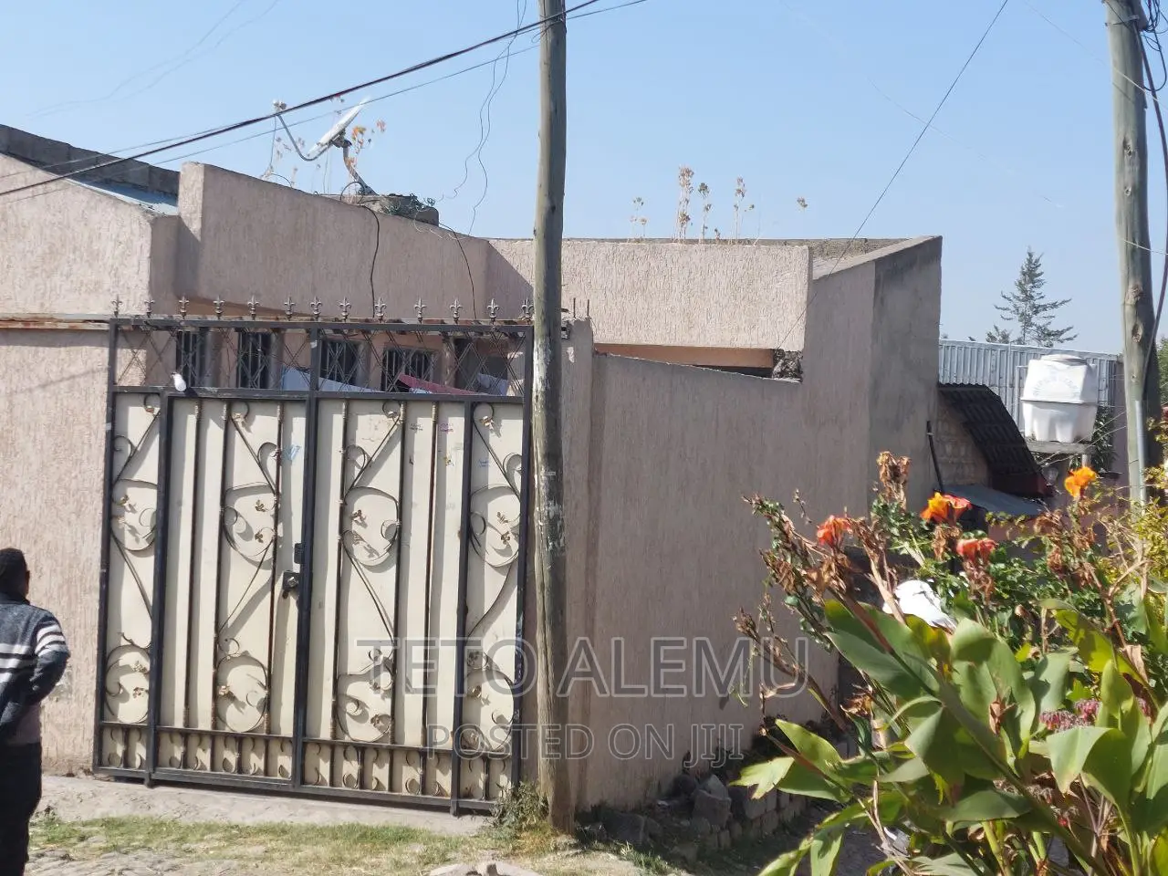 2bdrm Villa in ቱሉ ዲምቱ አለም ባንክ, Akaky Kaliti for sale