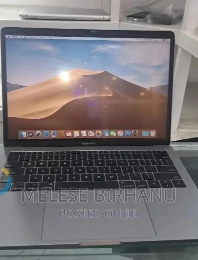 New Laptop Apple MacBook Pro 2017 8GB Intel Core i5 SSD 256GB