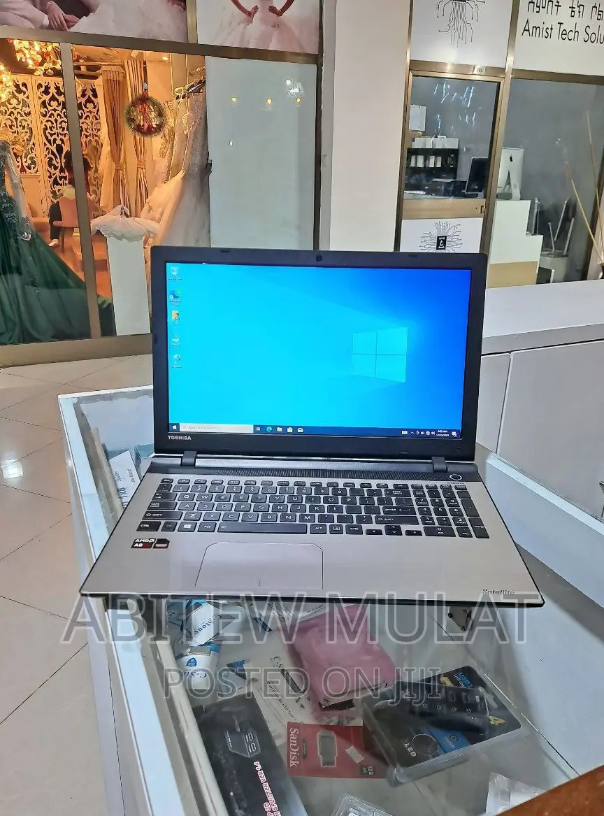 Laptop Toshiba Satellite C55 4GB AMD A8 HDD 500GB