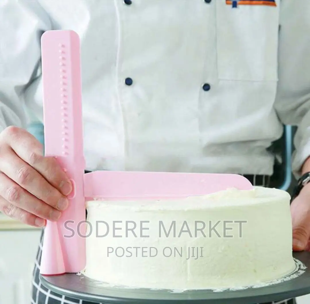 Height Adjustable Cake Scrapper