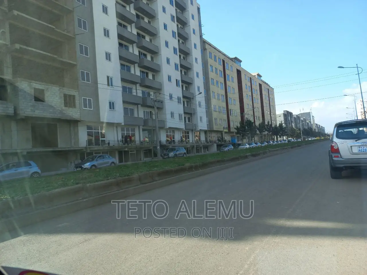 የሚሸጥ ቦታ ለገንቢዎች መገናኛ ሴንቸሪ ሞል አካባቢ ዋና አስፓልት ላይ