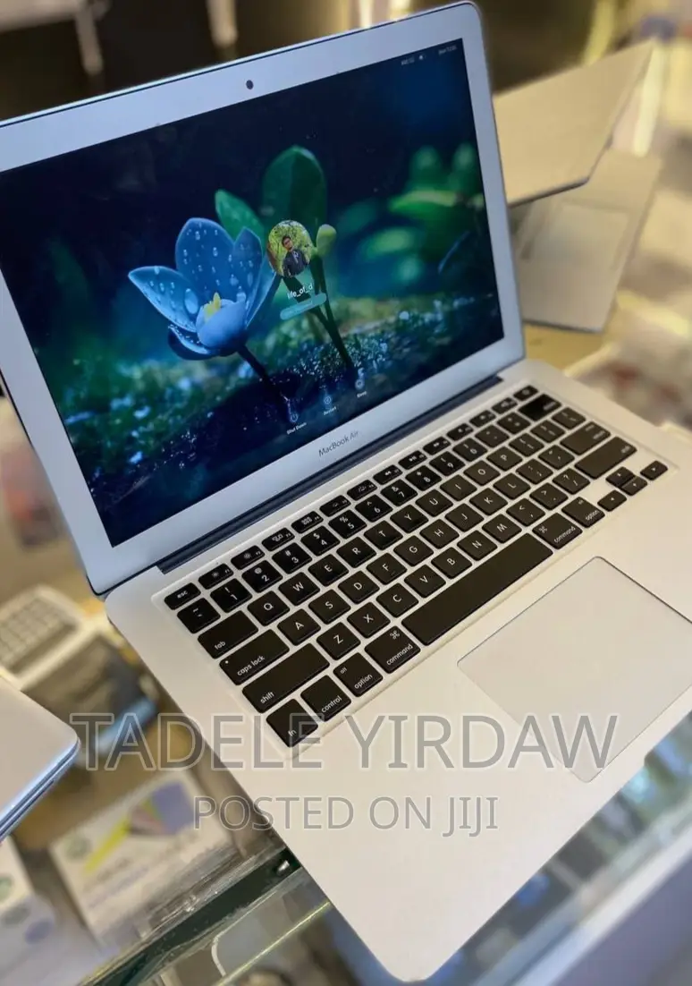 New Laptop Apple MacBook Air 2015 8GB Intel Core I7 SSD 256GB