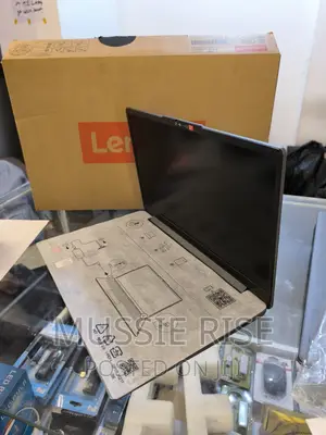 New Laptop Lenovo Ideapad 3 8GB AMD Ryzen 5 SSD 512GB