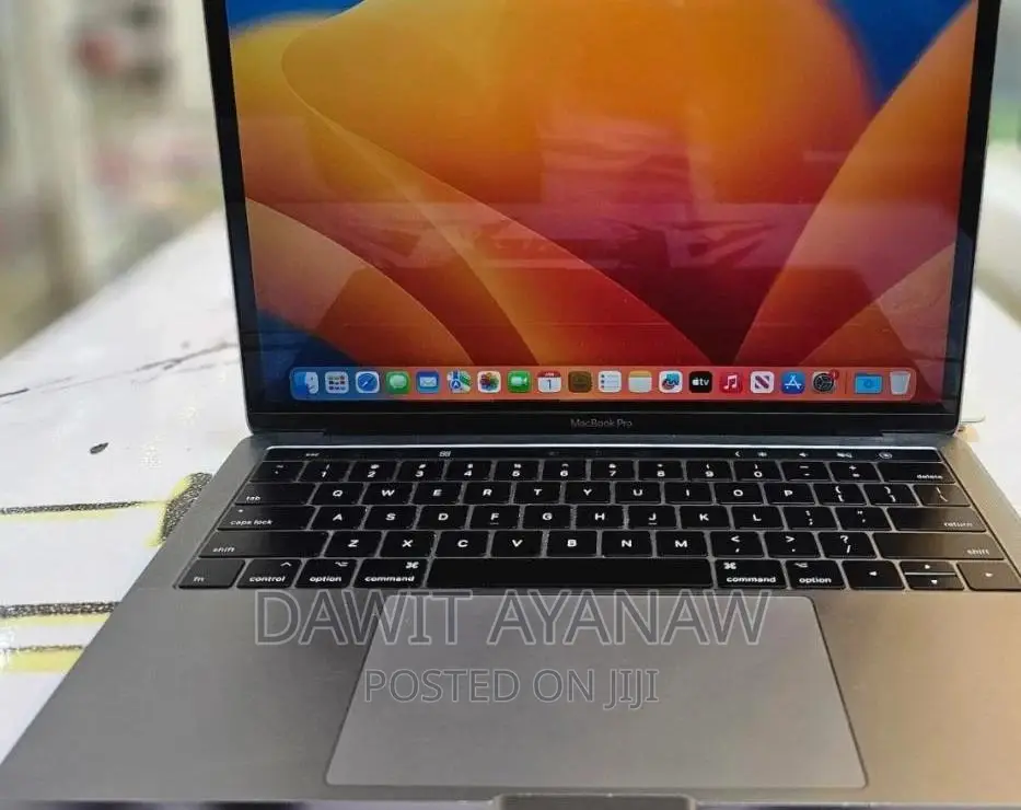 New Laptop Apple MacBook Pro 2017 16GB Intel Core i7 SSD 256GB