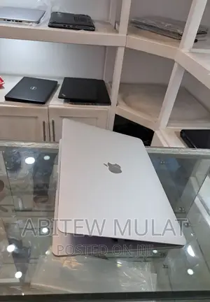 New Laptop Apple MacBook Pro 2020 16GB Intel Core I7 SSD 1T