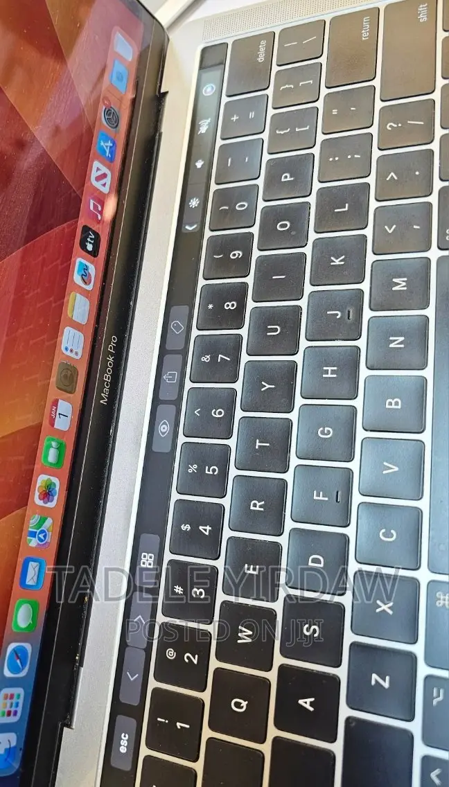 New Laptop Apple MacBook Pro 2017 16GB Intel Core I7 SSD 256GB