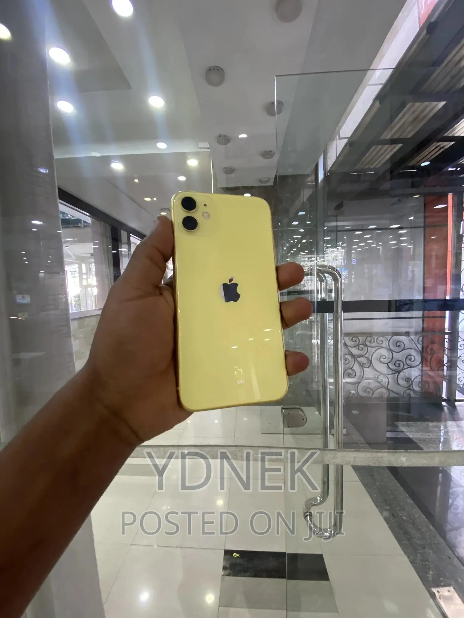 New Apple iPhone 11 64 GB Yellow