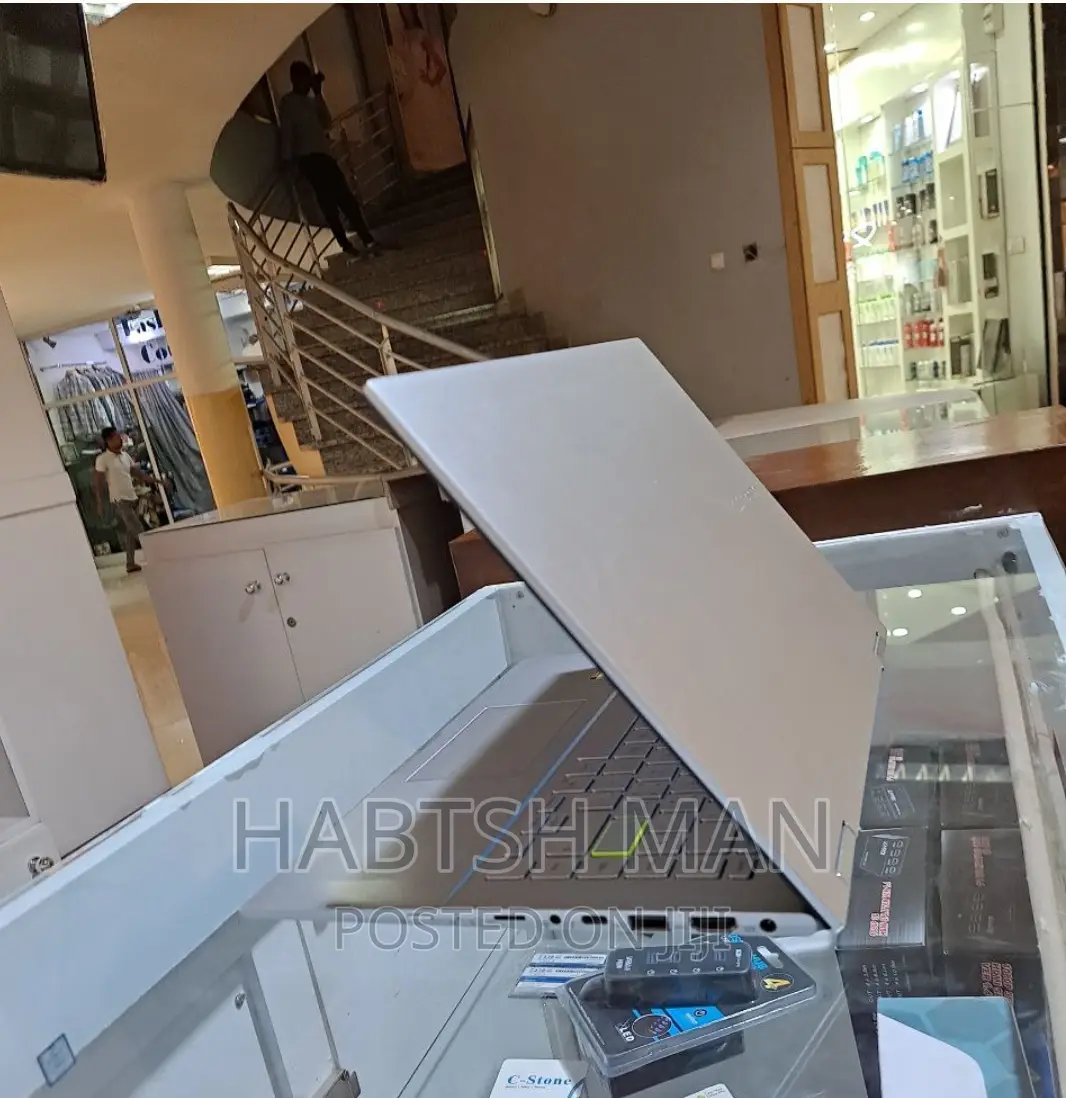 New Laptop Asus VivoBook 15 X505BA 8GB Intel Core I5 SSD 512GB