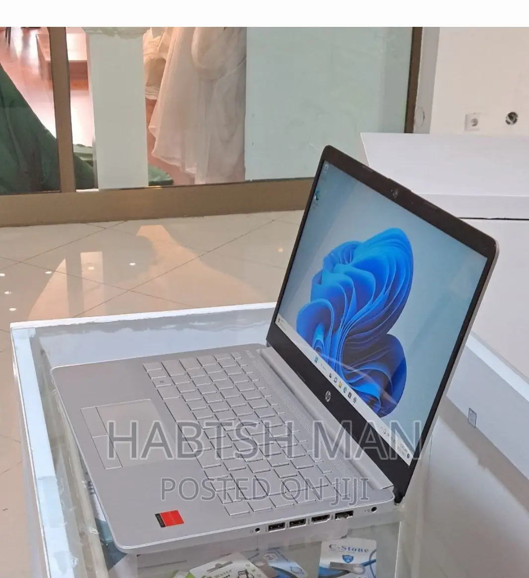 New Laptop HP Stream Notebook 8GB Intel Core I5 HDD 1T