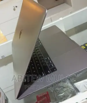 New Laptop Apple MacBook Pro 2017 16GB Intel Core I7 SSD 512GB