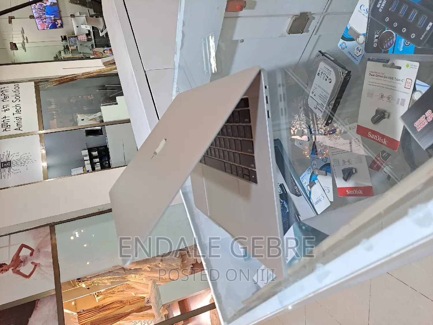 New Laptop Apple MacBook Pro 2017 16GB Intel Core I7 SSD 512GB