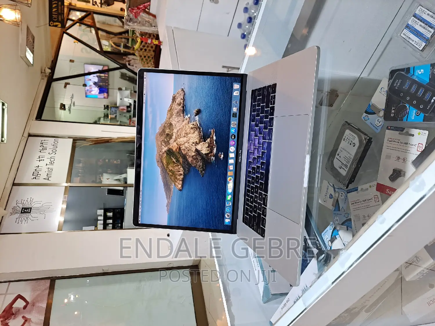 New Laptop Apple MacBook Pro 2017 16GB Intel Core I7 SSD 512GB