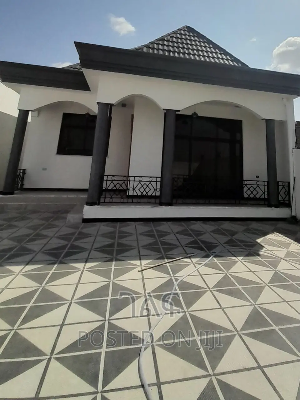 3bdrm Villa in አያት በጣም አሪፍ ተደርጎ, Bole for sale